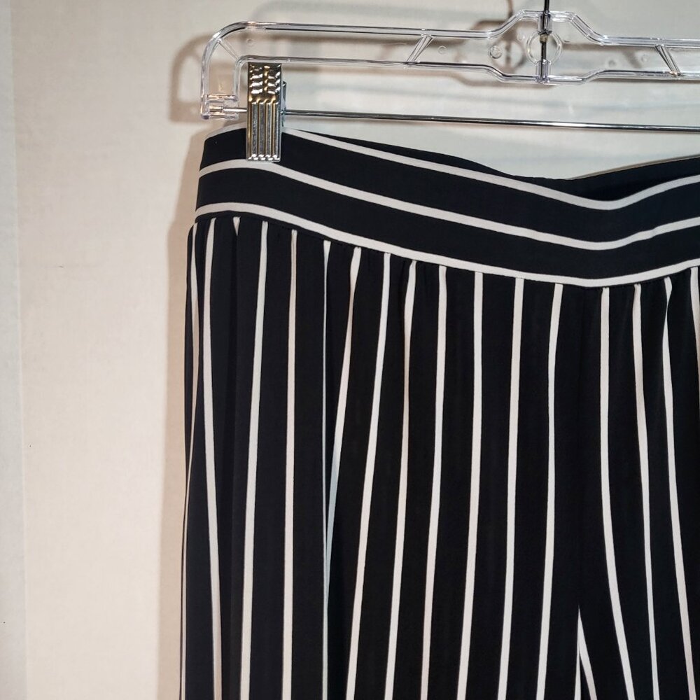 Studio by d&co Women's Wide Leg Striped Capris Size Large Black & White Stripes - Picture 2 of 8